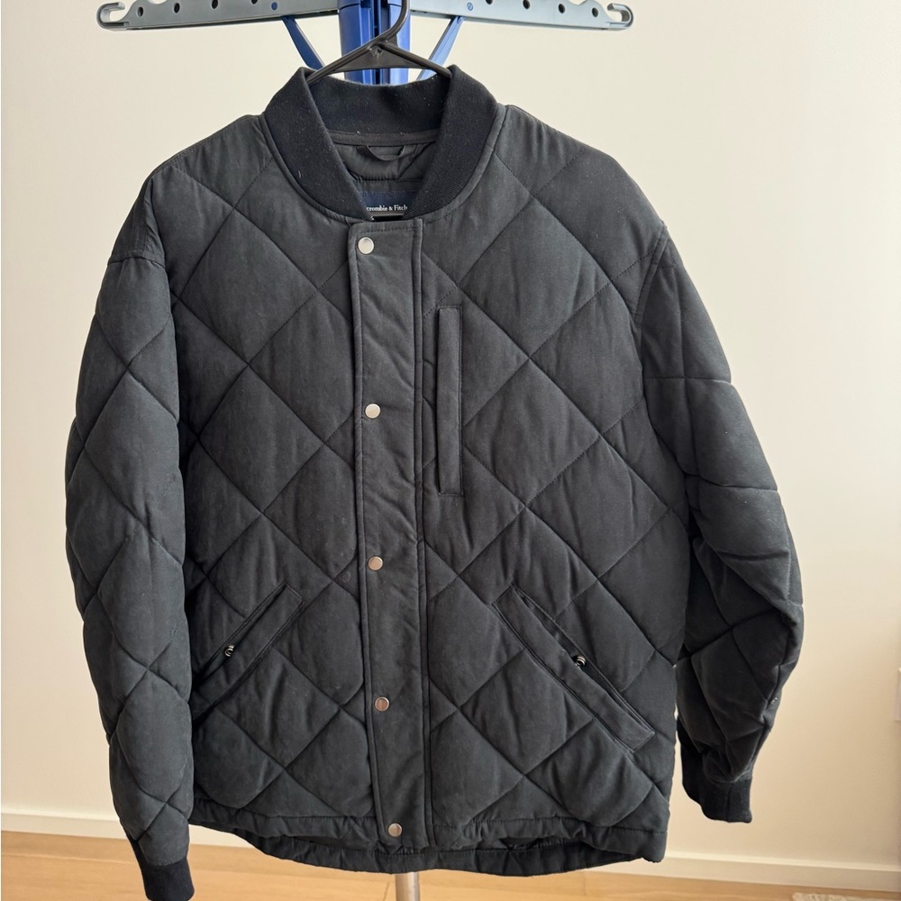 Abercrombie & Fitch Black Puffer Jacket with Quilted Design